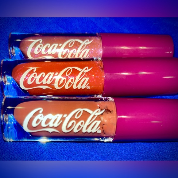 COCA COLA LIP GLOSS -  LIMITED-EDITION 3 PIECE SET - Picture 3 of 7